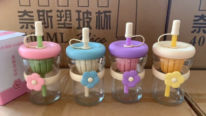 Bình Nước Cốc Thủy Tinh 500ml Có Ống Hút Và Lõi Lọc Trà – Decor Hoa Cute LILA COCFL16