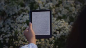 Amazon Kindle Paperwhite 2024 eBooks Reader (12th Gen) เครื่องอ่านหนังสือ จอ 7 นิ้ว กันน้ำ IPX8 #Qoomart