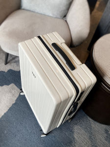 High Aesthetic Luggage Suitcase Fashionable All-Match Lightweight PC Material Boarding Box with Silent Universal Wheels for Travel