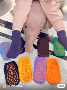 ถุงเท้ากันลื่นของ เด็ก 1-5 ขวบ