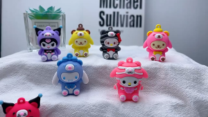 【Local Seller】Cute Epoxy Resin Cinnamomum Dog Keychain Adorable Cartoon Couple Sanrio Doll Keychain Bag Charm