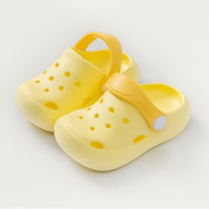 Childrens Indoor Slip-resistant Bathing Beach Shoes Clog Style EVA Material Anti-slip Cartoon Design for Boys And Girls