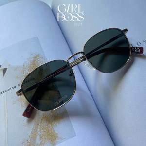 Girlboss.stuff แว่นตากันแดด Le specs - Neptune 🕶️