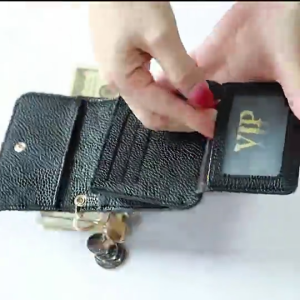 The Multi-functional Short Wallet Is Foldable and Features A Fashionable and Cute Style