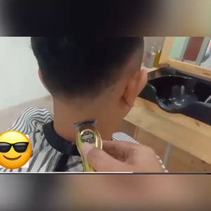 `Kemei Km-679 ชาร์จ USB ปัตตาเลี่ยนตัดผมไฟฟ้า 100% แบบพกพา`