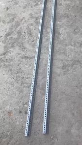 Sắt V lỗ V4 ( 4 x 4cm) dày 1.5ly - Cây dài 110 cm