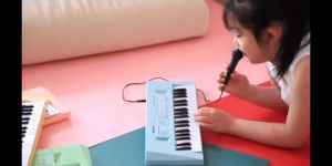 [ammoon]37 Key Electronic Keyboard / Piano with Mini Microphone
