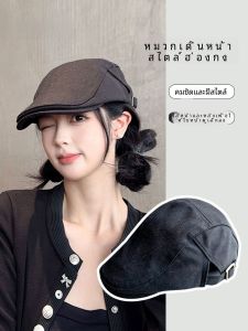 หมวกกันน็อคทรงสี่เหลี่ยมเล็กสีดำสำหรับผู้หญิงในฤดูใบไม้ร่วงปี 2024 ทรงย้อนยุคสไตล์ฮ่องกง หมวกทรงสี่เหลี่ยมเล็กทรงกลมสำหรับเด็กและเยาวชนที่สวมใส่ได้ตลอดทั้งปี