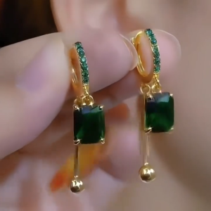 Green Tassel Earrings Vintage Luxury Style Elegant Clip-on Statement Jewelry for Women Elegant Long Green Emerald Drop Earrings Womens Fashion Jewelry Stylish Understated Design Sensation Luxury Feel