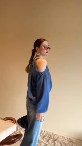 🔖Mirrorsister 30521.2 เสื้อเว้าไหล่ แขนยาวอำพรางต้นแขนดีงาม ช่วงคอจับจีบย่นกำลังดี ใส่แมชคู่กับอะไรก็น่ารัก