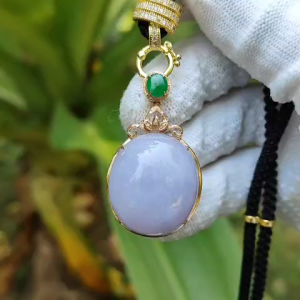 18k Gold setting as pendant with Oval Lavender Cabochon and Green cabochon with NGI Gemstone Report as Natural Type A Jadeite weight 11.80 grams 24.50 * 21.53 * 11.11 mm Translucent fine grain crystal aggregate granular and fibrous texture (18kp7)