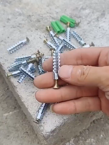 MLADEN 50/100/200 Sets Serrated Thorny Expansion Screw Carbon Steel Self Tapping Drilling Plug Wall Anchors Tube Pipe