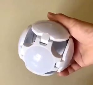 Bóng đèn tích điện 4 cánh sạc tích điện năng lượng mặt trời sử dụng từ 6 đến 8 tiếng 5 chế độ sáng