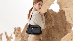 Tas Selempang Kulit Wanita: Tren dan Tips Memilih