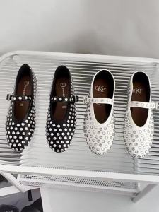 LJรองเท้าบัลเลต์ Mary Janes ทรงหัวมนสุดหรูหรา รองเท้าสวมหัวเหลี่ยมแบบหัวเข็มขัด รองเท้าหนังนิ่มสไตล์เกาหลี ฤดูร้อน 2024