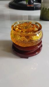 🌺🌺Thố tụ tài mới màu vàng tài lộc 10 thỏi tiền vàng đá lưu ly tự nhiên đế gỗ size nhỏ vừa xinh đẹp đk 10cm x Cao 9cm cả đế x thố cao 5cm đặt bàn làm việc bàn thờ thần tài có 650k ạ