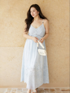Đầm Cotton Thêu Hoa Cao Cổ Không Tay Phong Cách Mùa Hè