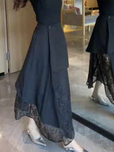 MANMI | Unique Design Lace Trimmed Black Elegant Maxi Skirt