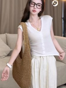 French Style V-neck Ice Silk Sweater Womens Summer 2024 New Arrival Silm Slimming and Fashionable Fashionable Short Sleeve T-shirt Cardigan Top