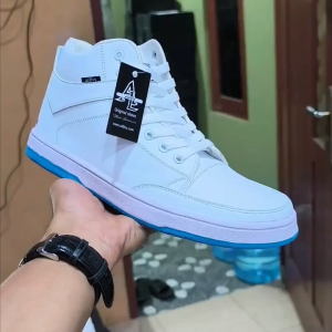 Aldhis Sepatu Putih Boots Casual Pria Sneakers Cowok Keren Buat Gaya Kerja dan Santai