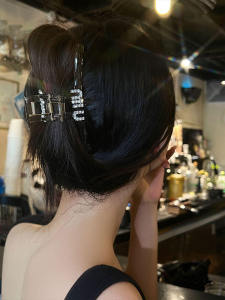 Korean Style Elegant Letter Shark Clamp Full of Diamonds Black Hair Clip Fashionable Versatile Accessory for Women And Girls