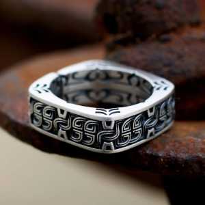 Cincin Unik Bentuk Persegi Motif Labirin Silver (Adjustable)