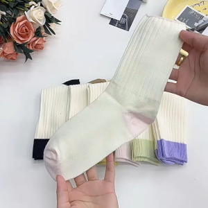 CEEKEY ถุงเท้าเด็กฤดูใบไม้ร่วงและฤดูหนาวสองเข็มจับคู่สีถุงเท้าผู้หญิงขนาดกลางรุ่นใหม่ของเกาหลีสูงถุงเท้ากองร้อยผู้หญิงสีขาวถุงเท้า