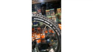 MAXXIS Ban Luar Sepeda MTB Minion DHR II 26 x 2.30 TR Bicycle Outer Tires MTB