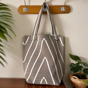 2025 Womens Large Capacity Wave Knit Bucket Bag Commuter Shopping Street Style Soft Handle Polyester Inner Material Shoulder Bag