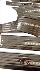 Ốp Bậc Cửa Nẹp Bước Chân Carbon Xe Ford Everest 2023 Mẫu Vân Carbon Cao Cấp Bộ Sp 8 Chi Tiết Sẵn Keo Dán 3M