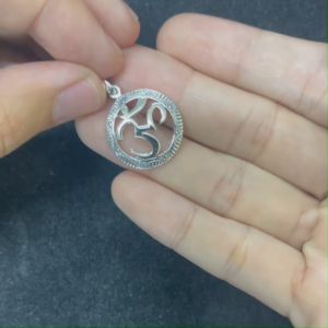 จี้โอม 92.5% จี้มงคล จี้ห้อยคอมงคล เงินแท้ จี้อักษรโอม