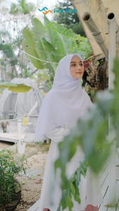 FIRST HIJAB - Mayra Hijab Segiempat Cutting Laser 130x130 cm Bahan Wolfis Premium | Hijab Syari