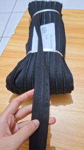 daun resleting nilon no.5 100 yard merk alfa