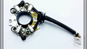 Giá đỡ chổi than củ đề Toyota Camry 2.4 Toyota Corolla Crown Reiz Highlander Land Cruiser