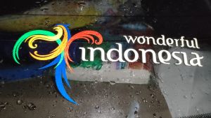 Pesona Indonesia: Stiker Tahan Air & Reflective untuk Modifikasi Motor & Mobil
