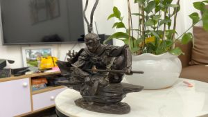 Tượng tôn ngộ không ngồi bằng đồng