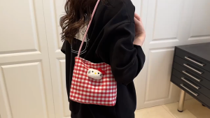 MOUSSON  กระเป๋าสะพายข้างลายสก็อตลายการ์ตูนน่ารักสำหรับผู้หญิงกระเป๋าสะพายไหล่แบบใหม่ที่มีความจุสูงแฟชั่นแมทช์ลุคง่าย