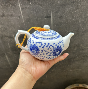 Small White Ceramic Tea Pot Gongfu Tea Brewing Pot Tea Set for Home Use Tea House Porcelain Tea Pot Traditional Chinese Style