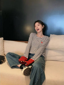 Áo Thun Dài Tay Màu Khối Kẻ Sọc Rộng Rãi Cổ Tròn Thiết Kế Ôm Sát Mùa Thu 2025 Áo Thun Nữ Thường Ngày Thoải Mái Thoáng Khí