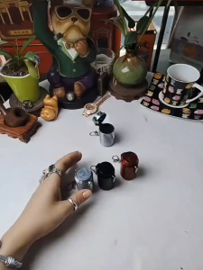 Mini Portable Ashtray Metal Ashtray Automatic Open Lid with Hanging Buckle Outdoor Smoking Products