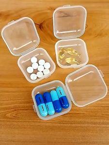 60Pcs Mini Clear Jewelry Storage Box Small Plastic Jewelry Organizer Boxes Transparent Square Jewelry Containers for Necklaces Earrings Rings Travel Portable Jewelry Storage Case