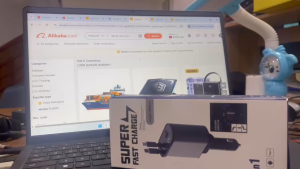 Kép Pull-out có thể thu vào cáp 4-in-1 siêu nhanh sạc xe Sạc điện áp hiển thị Max 60W bộ sạc Adapter
