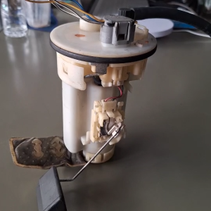 ปั๊มติ๊กในถัง Toyota Wish  ปั๊มติ๊ก โตโยต้า วิส ทั้งโคลง พร้อมลูกลอย ของถอดมือสองจากญี่ปุ่น สินค้ารับประกัน 15 วัน ลองไฟให้ก่อนจัดส่ง ใช้งานได้ปกติ