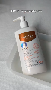 Dưỡng Thể Mincer Pharma Vita C Infusion Dưỡng Trắng Chống Lão Hóa Ẩm Mịn Da Body Lotion Ba Lan Chai 250ml