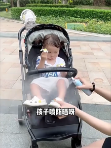 Sunscreen Bayi & Anak Daily Outdoor Whitening Sunscreen Spray Spf 50 pa +++ 150ML Children Sunscreen Mencerahkan Wajah Anti Kusam Sun Protect & MoistureBayi Dan Anak-anak Anti-UV SunblockLembut & MelembabBahan alami tidak merangsang kulit