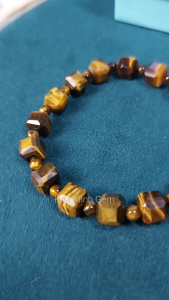 Vòng tay đá Mắt Hổ vàng nâu hạt vuông cắt giác size 8.4 li xen kẽ hạt cườm/hạt tròn phong thủy may mắn thịnh vượng | Hoa Minh Gem