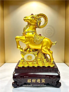 28cm Golden Goat Figurine Year of the Goat Lucky Ornament Wealth Attracting Statue with Wooden Base Home Office Decor Auspicious Gift with Color Gift Box