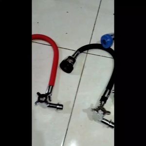 Kran wastafel Tembok Stainless Fleksibel drat atas stainless karet warna warni