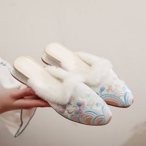 Dép Bệt Đế Thấp Lót Lông Cừu Cổ Tích Phong Cách Han Han Dành Cho Nữ Dép Bệt Đế Bằng Đính Hoa Mùa Đông 2023 Của Thương Hiệu Jincheng Huai