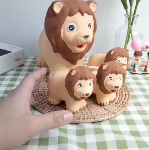 ตุ๊กตาแต่งสวน ตุ๊กตาจัดสวน ตุ๊กตาเซรามิคแต่งสวน ตุ๊กตาสิงโต ชุด 4 ตัว ตัวใหญ่ 7นิ้ว เล็ก 3.5นิ้ว